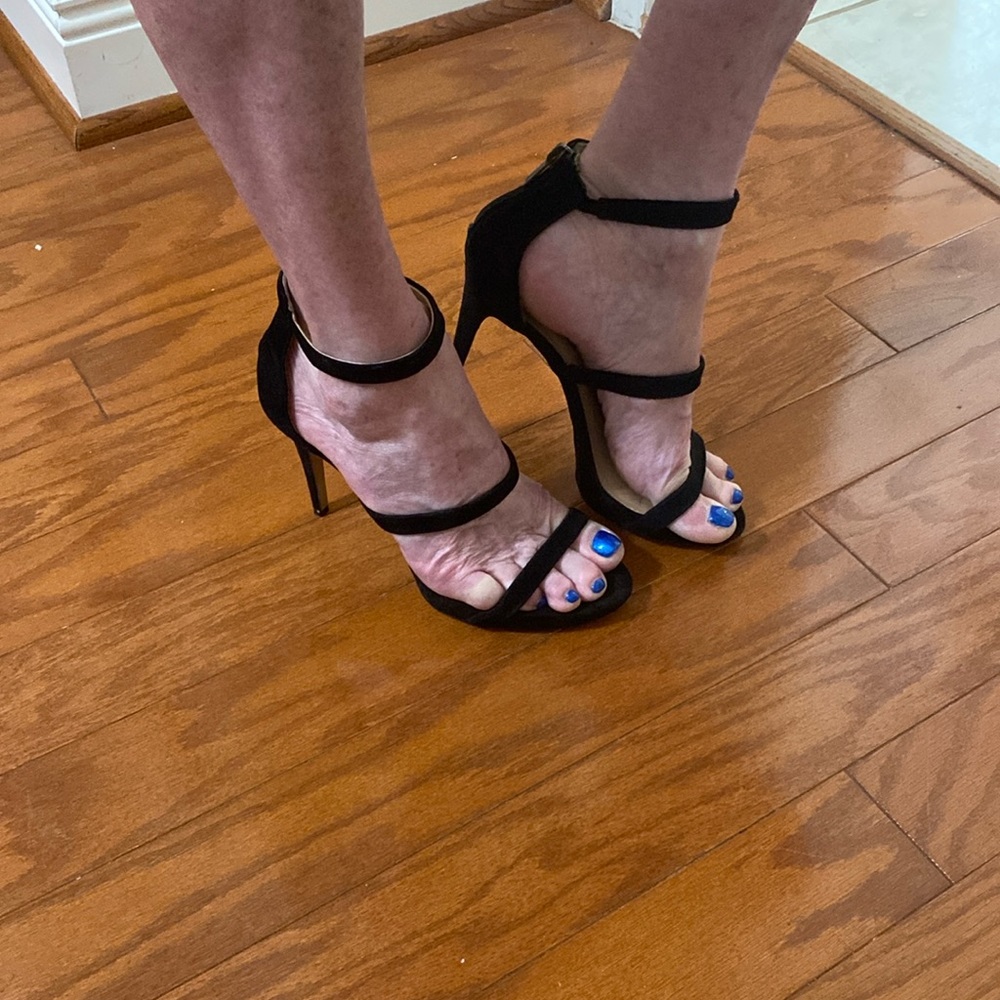 Black zip closure high heels INC size 7 1/2